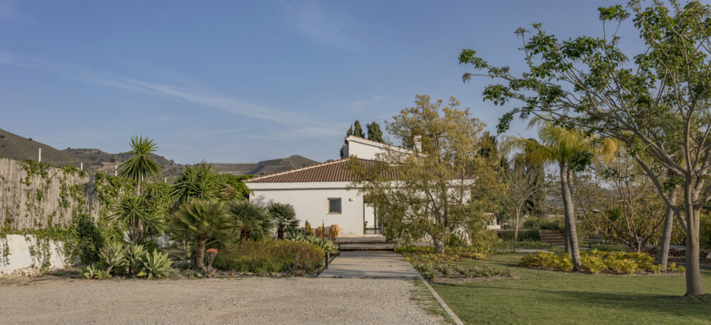 002-1S3A2070-71-Andres-Flajszer-OFICINA-TRANSVERSAL-FINCA-YANTAR