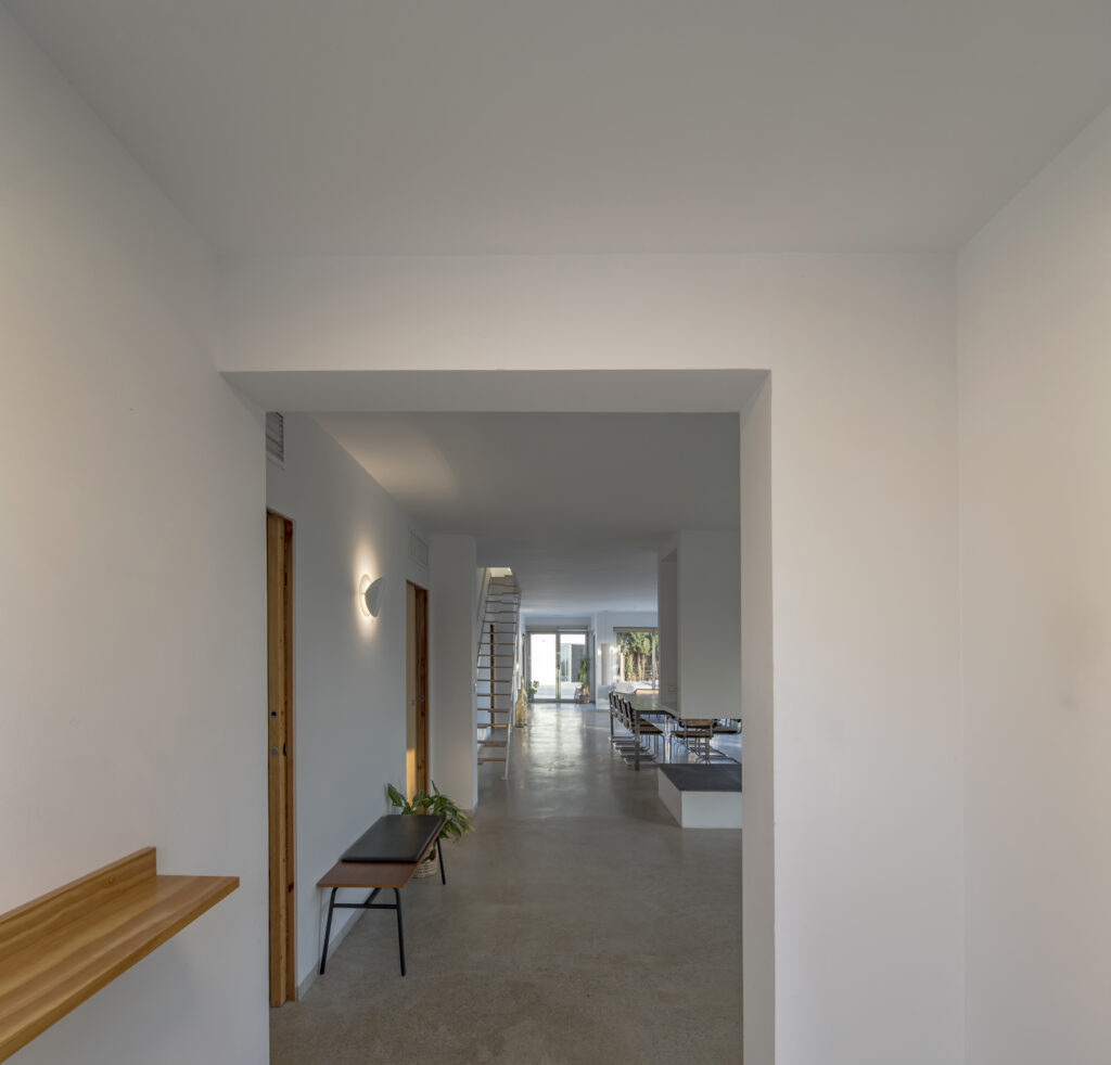 025-1S3A2251-52-54-Andres-Flajszer-OFICINA-TRANSVERSAL-FINCA-YANTAR
